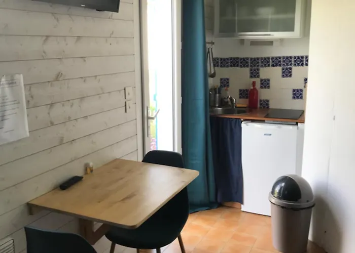 Studio avec piscine